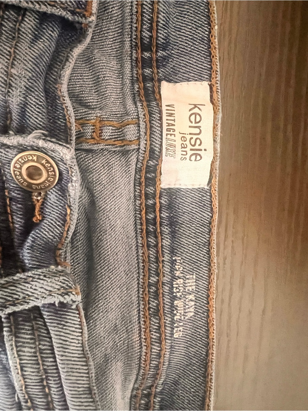 Kensie Women's Stretchy Distressed Jeans in Light Blue Wash 🐝 - Picture 3 of 7